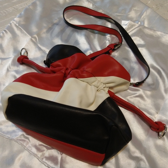 Bucket bag - Picture 1 of 4